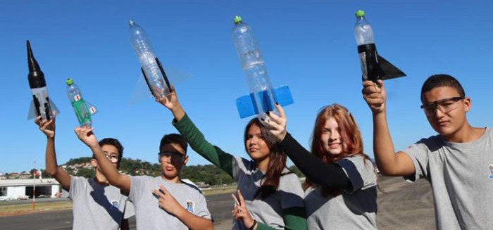 Olimpíada de foguetes mobiliza estudantes em Blumenau na Obafog