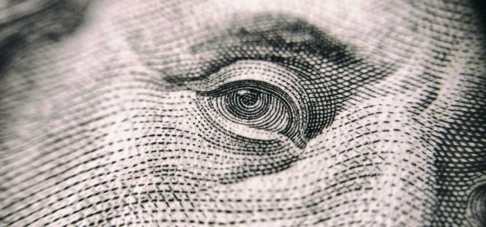 Dólar sobe para R$ 5,20 e acende alerta no setor de serviços