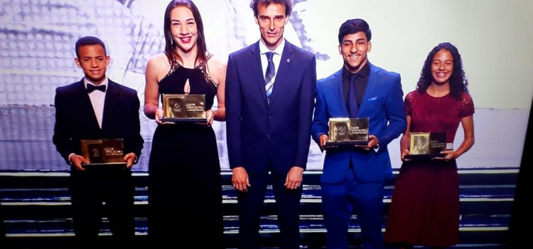 Atleta de voleibol de Jaraguá recebe o Prêmio Brasil Olímpico