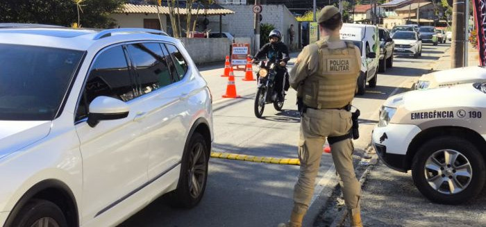 PM prende homem e mulher por furtos em comércios