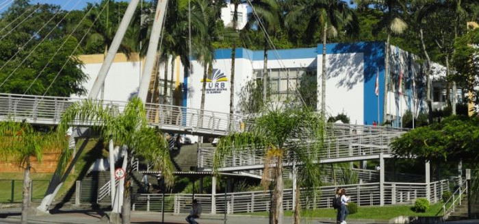 Disputa da reitoria da FURB mobiliza comunidade universitária