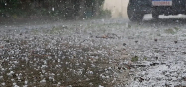 Temporal de granizo atinge Blumenau e assusta moradores nesta sexta