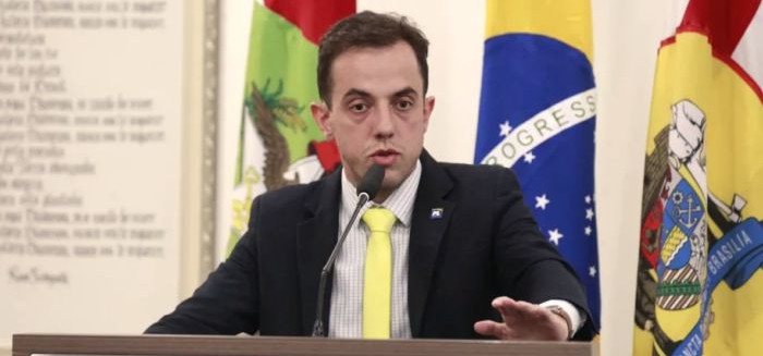 Vereador aciona PGR contra Ana Paula Lima