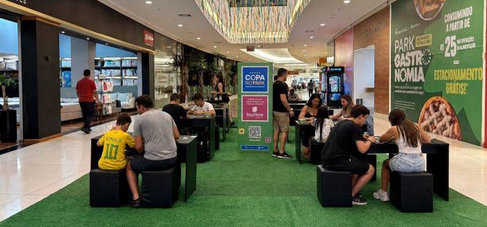 Copa do Mundo começa em Blumenau com espaço temático de figurinhas