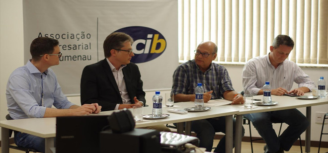 Presidente da Celesc apresenta ações e recebe demandas da Acib
