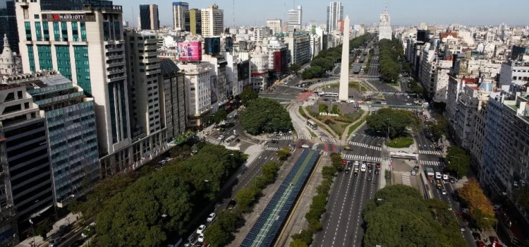 Queda do peso leva turistas brasileiros à Argentina