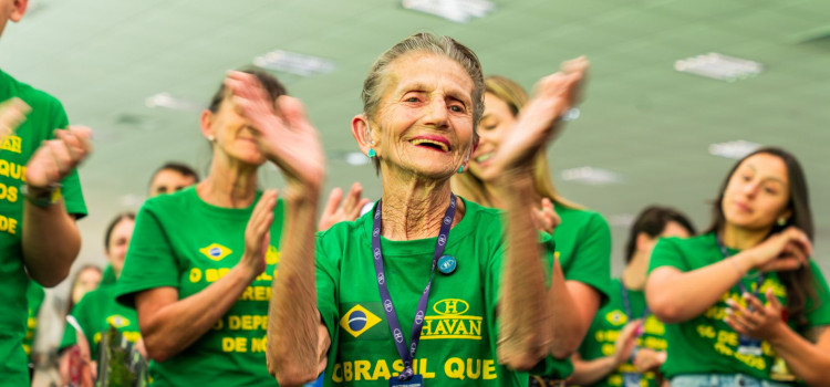 Vó da Havan: aos 91 anos ela pediu emprego e virou embaixadora