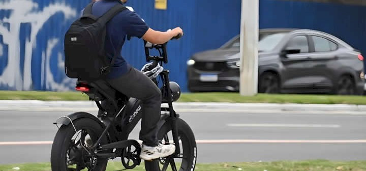 Nova regra exigirá CNH, placa e capacete para todos os ciclomotores