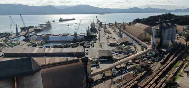 Trens respondem por 50% da carga de grãos no Porto de São Francisco do Sul