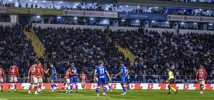 Avaí convoca torcida com ingressos promocionais