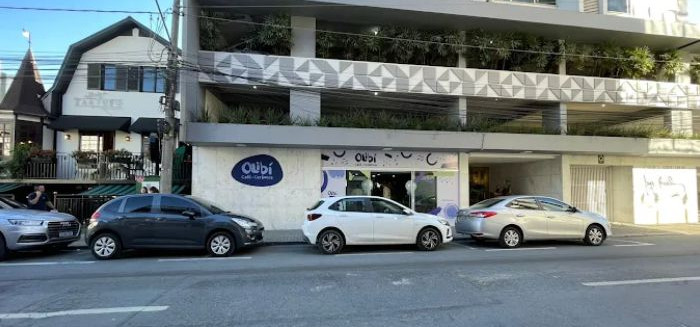 Novo café no Centro une gastronomia e pintura em cerâmica