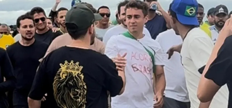 Flavinho representa Blumenau em marcha com Nikolas Ferreira