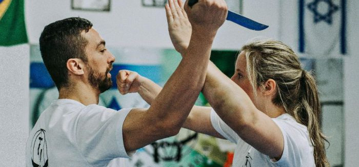 Mulheres de Blumenau recebem treinamento gratuito de defesa pessoal