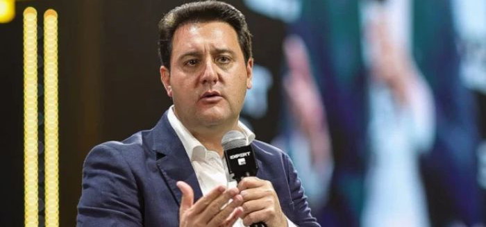 Ratinho Junior desiste de candidatura para conter avanço de Moro no Paraná