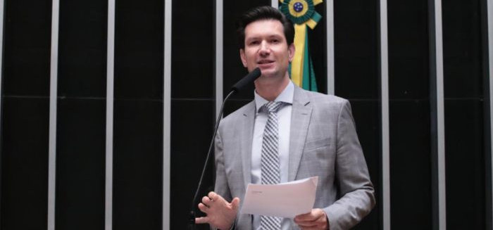 Gilson Marques apresenta projeto contra decretos de Lula para redes sociais