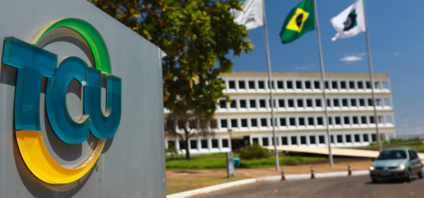 NOVO vota contra supersalários para carreira do TCU