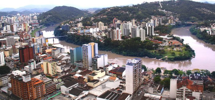 Blumenau estuda novas regras para publicidade na XV