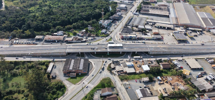 Novo viaduto do Badenfurt acaba com filas históricas na BR-470
