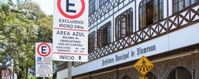 Como garantir vagas de estacionamento gratuitas em Blumenau