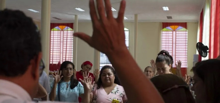 Brancos são maioria em religiões afro e negro em evangélicas