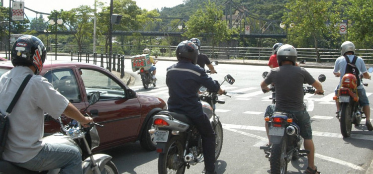 Curso de pilotagem defensiva para motociclistas