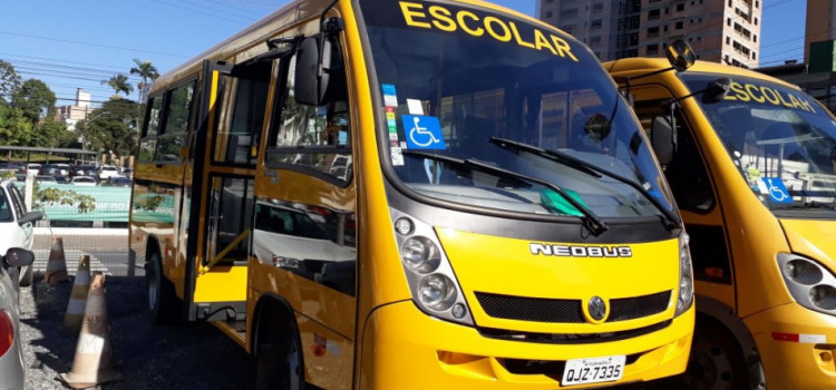 Blumenau recebe novo ônibus escolar