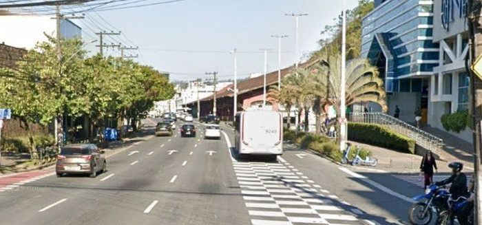 Adolescente é flagrado com veículo irregular a 62 km/h no Centro