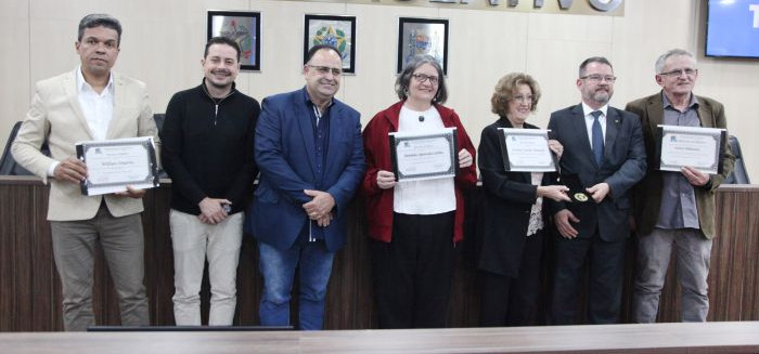 Câmara concede comendas de mérito a quatro lideranças