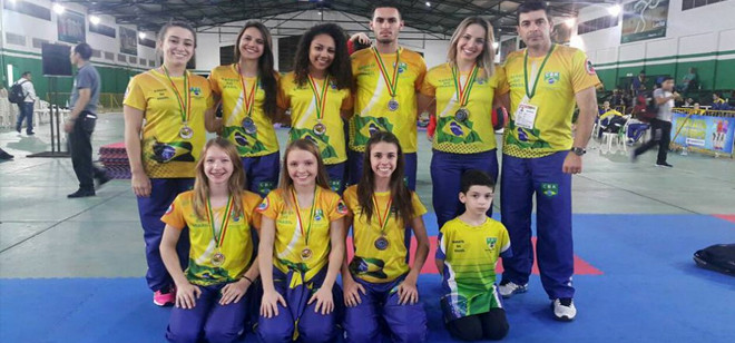Atletas de Blumenau conquistam 8 medalhas no Sul-Americano de Karatê
