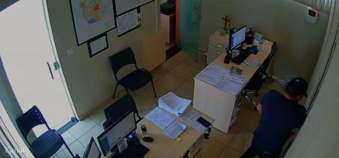 Empresário de Blumenau é preso por furtar igreja e esconder dinheiro na cueca