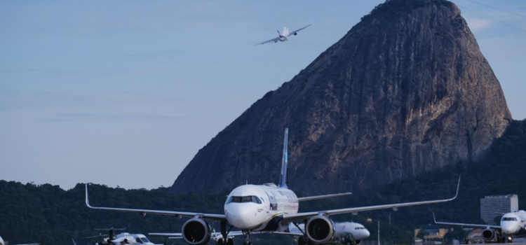 Preços das passagens aéreas acumulam queda de 10,7%