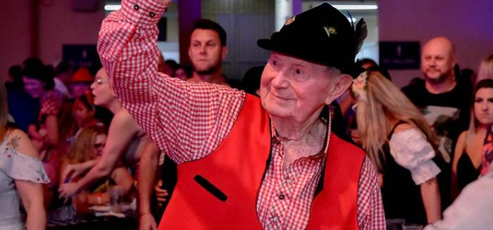 Blumenau se despede de Seu Rigo, fundador da lendária Banda Cavalinho