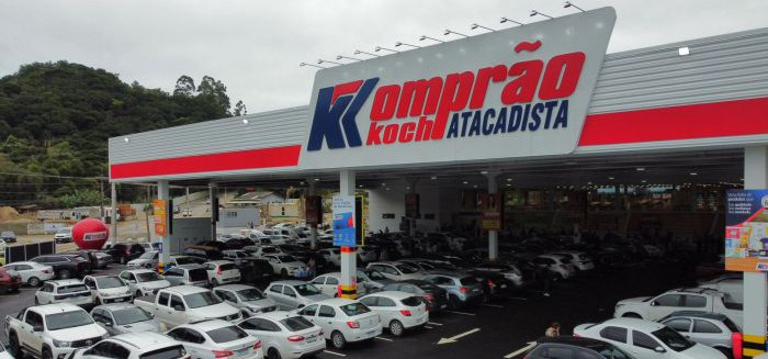 Komprão abre vagas em Blumenau com benefício de R$ 1.500 em compras