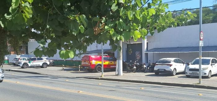 Detentos provocam incêndio e mobilizam segurança no Presídio de Blumenau