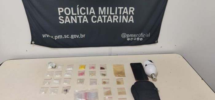 Traficante é preso próximo a escola na Itoupava Central