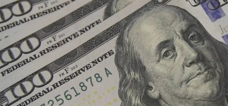 Dólar recua para R$ 5,27 e mercado monitora Superquarta