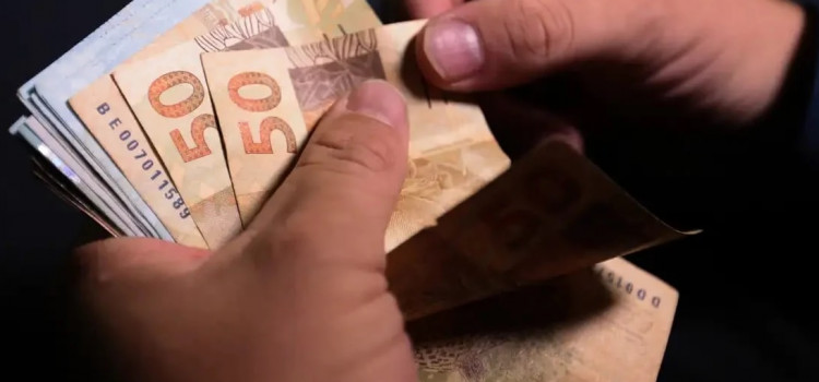 Inflação em junho sobe 0,24% e estoura teto da meta