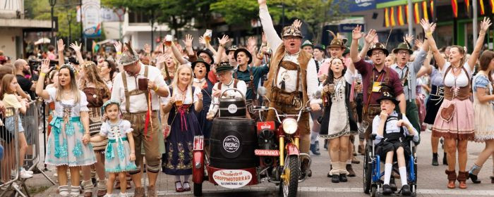Oktoberfest Blumenau confirma desfile extra na Rua XV para 2026