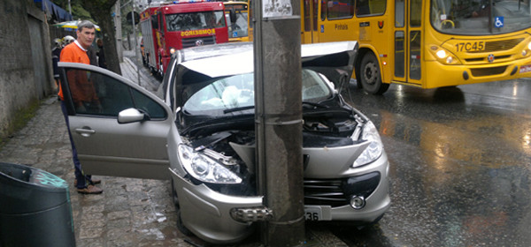 Jovem se fere em acidente de trânsito na Sete