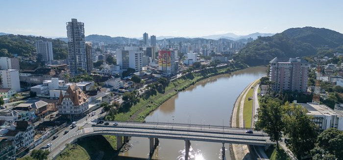 Blumenau avança no ranking e consolida crescimento econômico