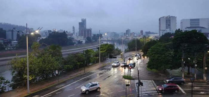 Alerta: Defesa Civil prevê até 90 milímetros de chuva em Blumenau