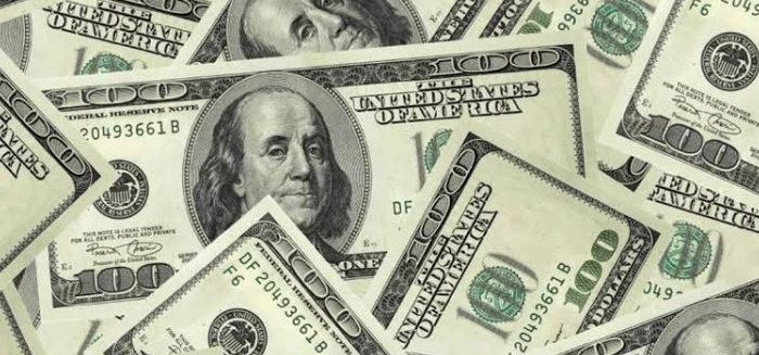 Dólar sobe a R$ 5,20 e bolsa cai