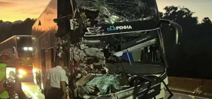 Acidente com ônibus de Blumenau mata uma pessoa e fere sete na BR-116