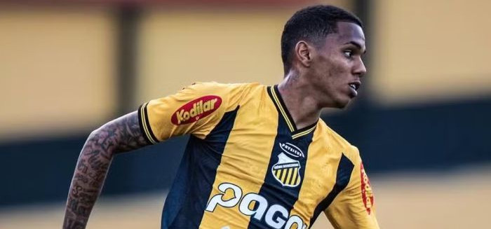 Fluminense toma a frente e é favorito para fechar com Dantas