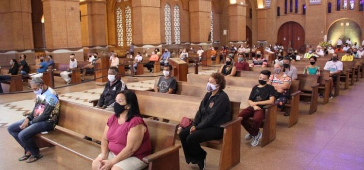 STF retoma hoje julgamento sobre cultos e missas na pandemia