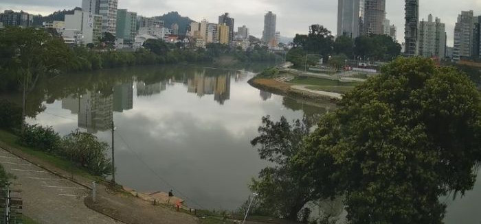 Frio ganha força em Blumenau e chuva volta no fim de semana