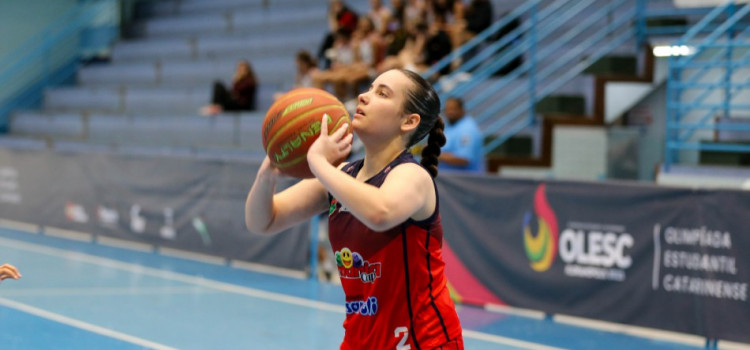 Blumenau participa do estadual da Olesc 300 atletas