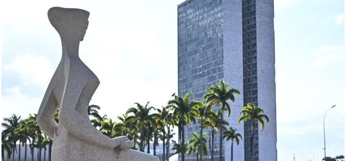 STF limita penduricalhos e define novo teto para o judiciário