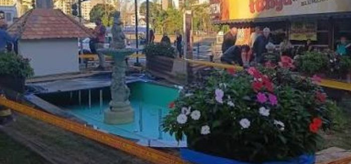 Chafariz do Castelinho da Havan volta a funcionar na XV de Novembro