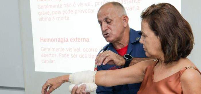 Primeiros socorros: pessoas com deficiência recebem treinamento